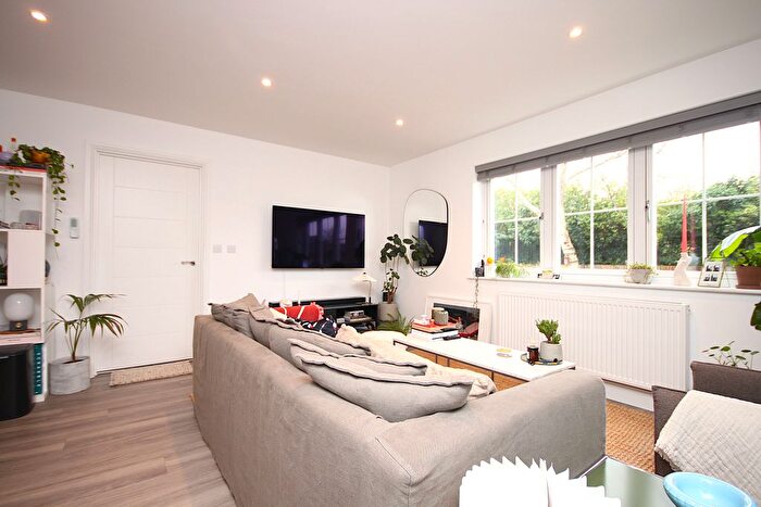 1 Bedroom Maisonette To Rent In Ascot House, Andrews Close, Epsom, KT17