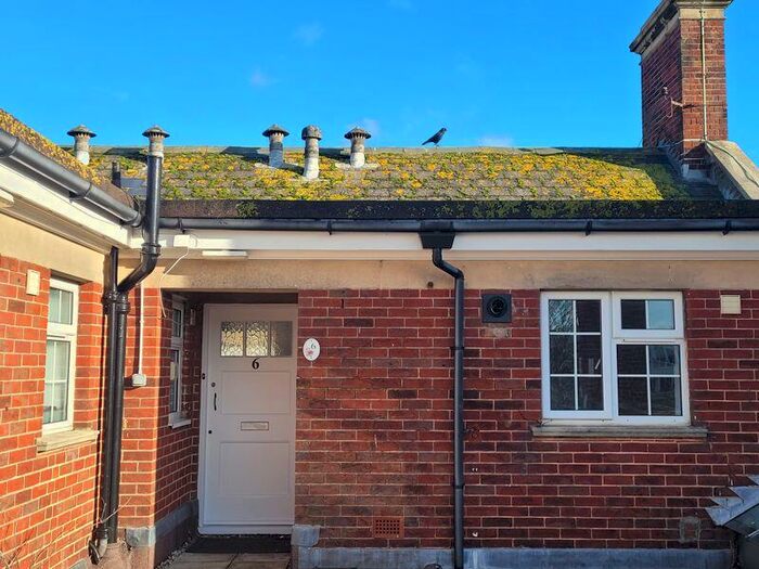 3 Bedroom Flat To Rent In Ambrose Place, Worthing, BN11