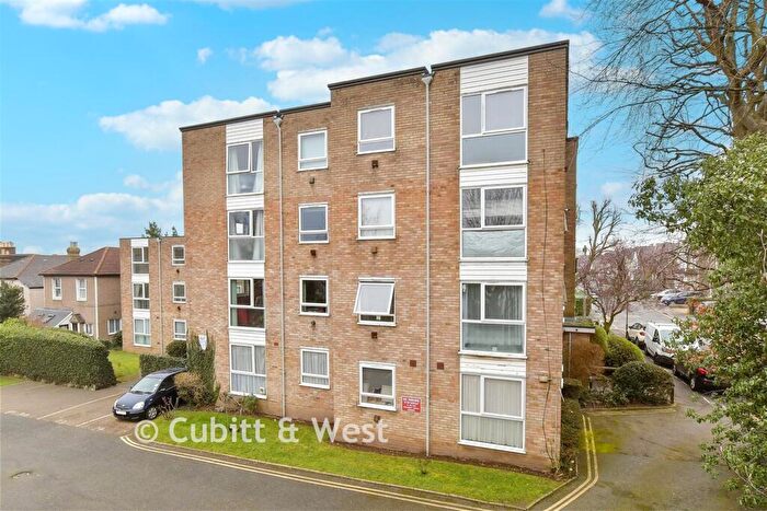 1 Bedroom Flat For Sale In Hinton Road, Wallington, Surrey, SM6