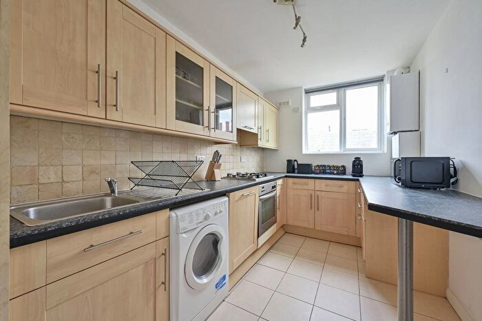 2 Bedroom Flat For Sale In Keswick Road, East Putney, London, SW15