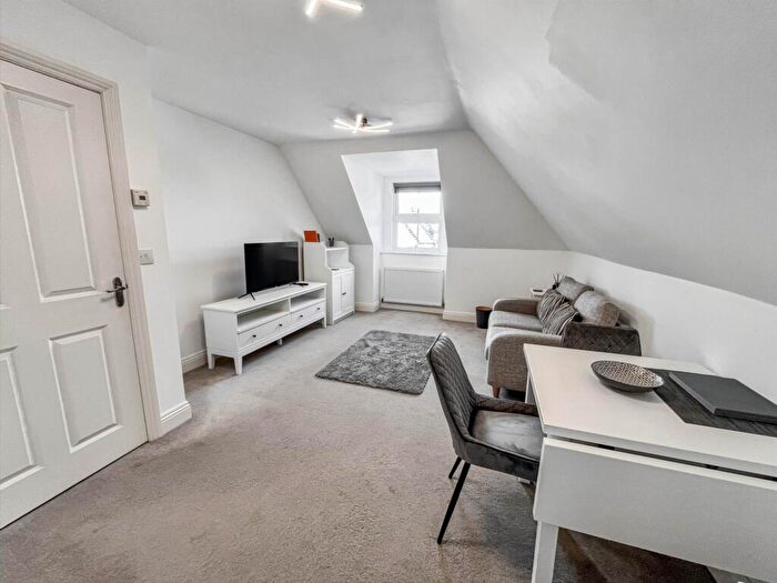 1 Bedroom Flat For Sale In Capstone Road, Charmminster, BH8