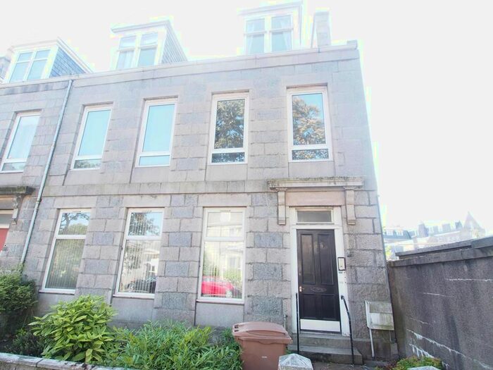 2 Bedroom Flat To Rent In Union Grove, Top Floor, AB10