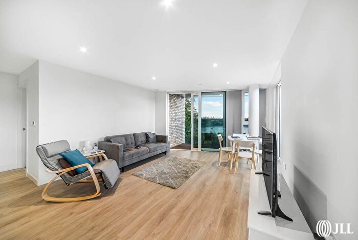 2 Bedroom Apartment For Sale In The Shoreline Building, Newnton Close, N4