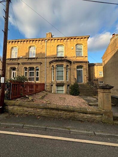 Semi-Detached House For Sale In Bath St, Huddersfield, HD1