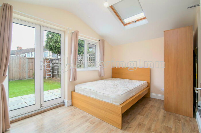 Studio To Rent In Lincoln Road, South Norwood, SE25