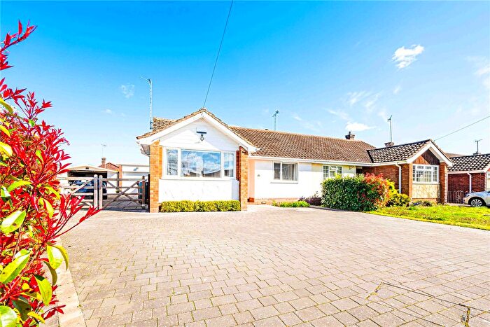 3 Bedroom Bungalow For Sale In Wellhead Road, Totternhoe, Central Bedfordshire, LU6