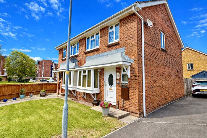 3 Bedroom Semi-Detached House For Sale In Acorn Close, Eldene, Swindon, SN3