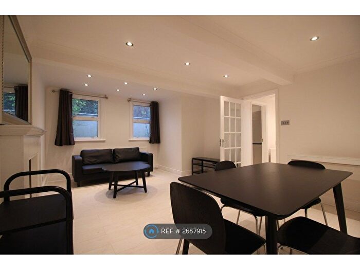 2 Bedroom Flat To Rent In Bedford Hill, London, SW12