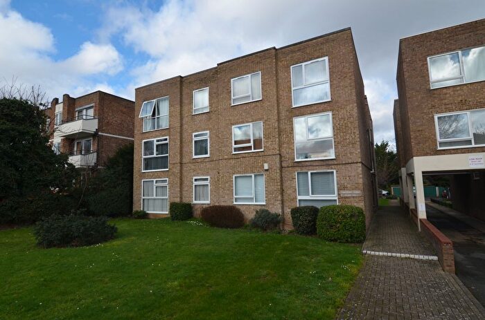 2 Bedroom Flat To Rent In The Park, Sidcup, DA14