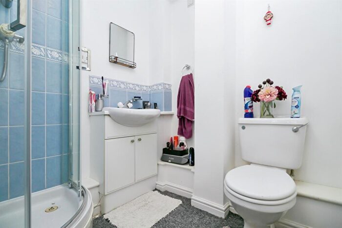 2 Bedroom Flat For Sale In Y Rhodfa, Barry, CF63