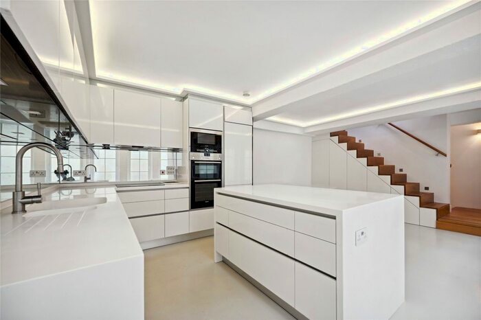 3 Bedroom Flat To Rent In Romney House, Marsham Street, London, SW1P