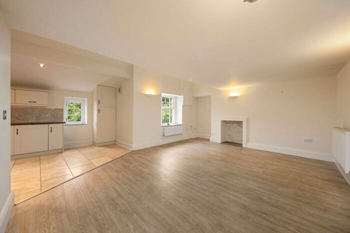 2 Bedroom Duplex For Sale In Matlock Green, Matlock, DE4