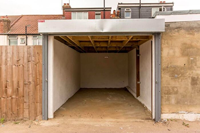 Garage / Parking To Rent In North Circular Road, Neasden, London, NW2