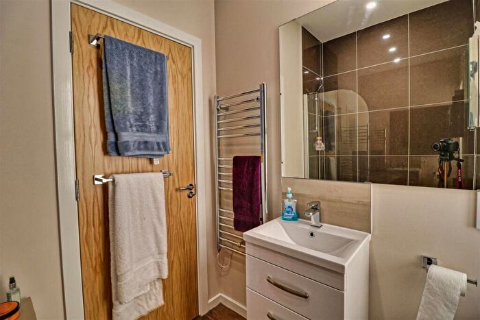 1 Bedroom Flat To Rent In Clarence Road, Horsforth, Leeds, West Yorkshire, LS18
