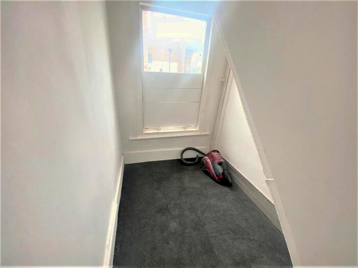 3 Bedroom Flat To Rent In East Barnet Road, New Barnet, Barnet, EN4