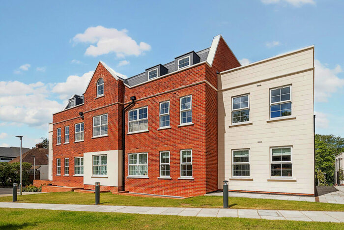 1 Bedroom Flat To Rent In Jubilee Gardens, Weybridge, Surrey, KT13