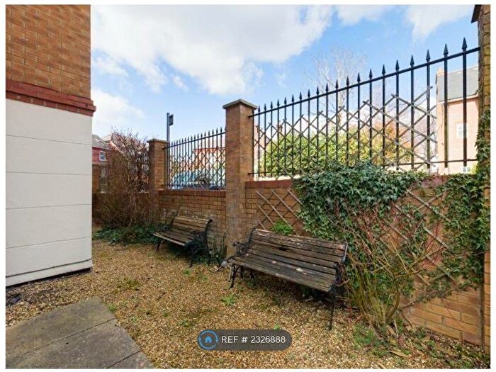 1 Bedroom Flat To Rent In Alexandra Court, Hemel Hempstead, HP2