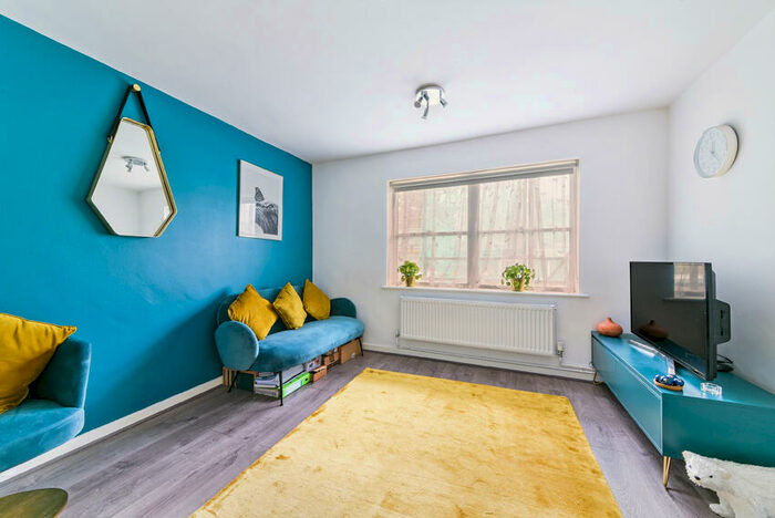 1 Bedroom Apartment To Rent In The Gardens, East Dulwich London, SE22