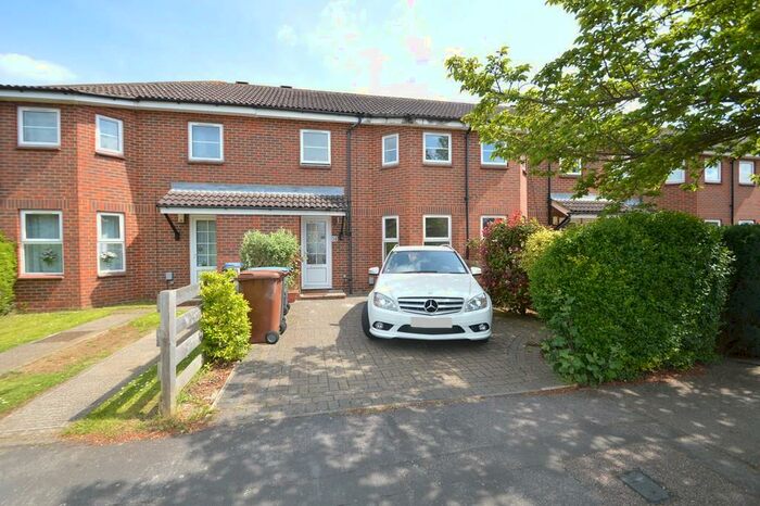 3 Bedroom Terraced House To Rent In Broadwater Crescent, Welwyn Garden City, AL7