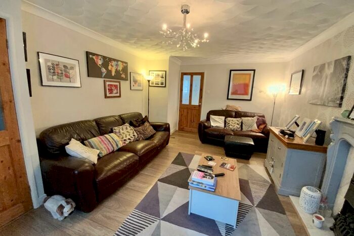 3 Bedroom Detached House To Rent In Wadsworth Drive, Sheffield, S12