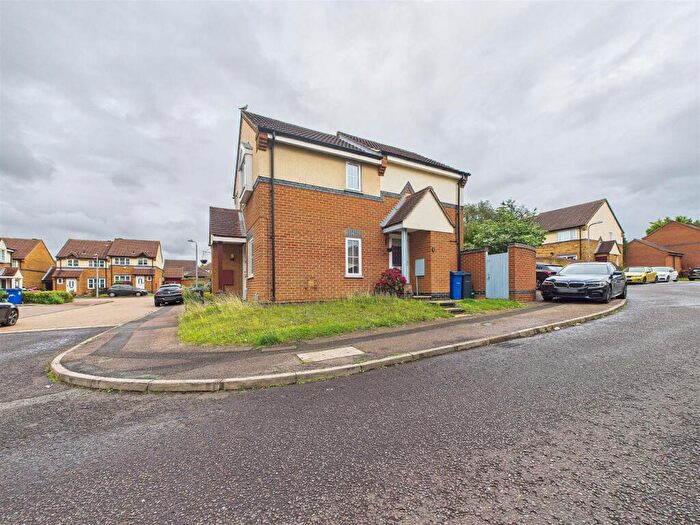 1 Bedroom Semi-Detached House For Sale In Caravel Close, Grays, RM16