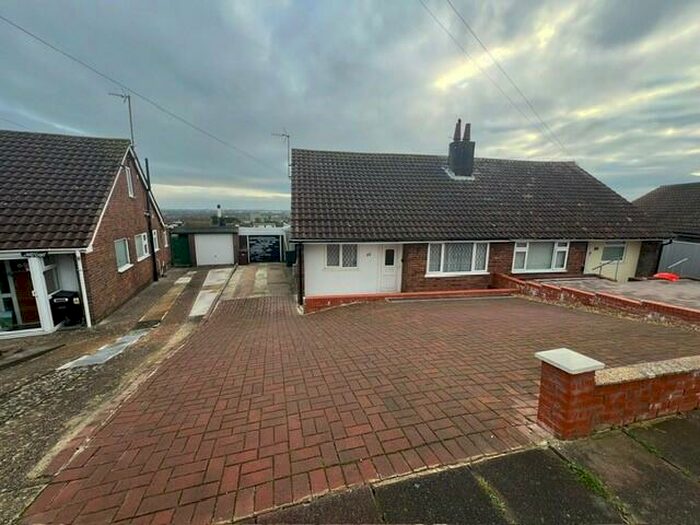 3 Bedroom Apartment To Rent In Westfield Road, Eastbourne, BN21