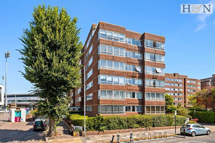 2 Bedroom Flat For Sale In Ashdown, Eaton Road, Hove, BN3