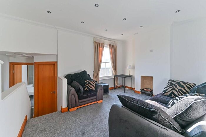 2 Bedroom Flat To Rent In St Johns Road, Crystal Palace, London, SE20