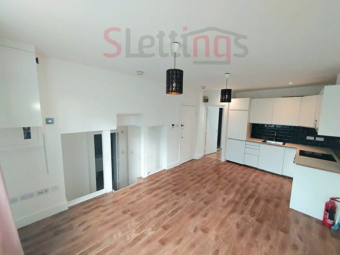 2 Bedroom Flat To Rent In Sunny Gardens Road, London, NW4