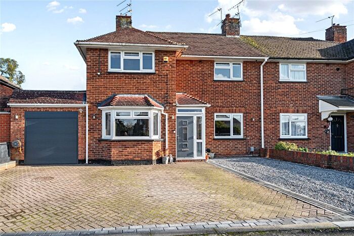 4 Bedroom Semi Detached House For Sale In Attfield Close, Ash, Surrey, GU12