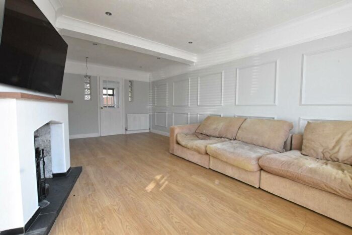 3 Bedroom Semi-Detached House To Rent In Haworth Close, Scunthorpe, DN15