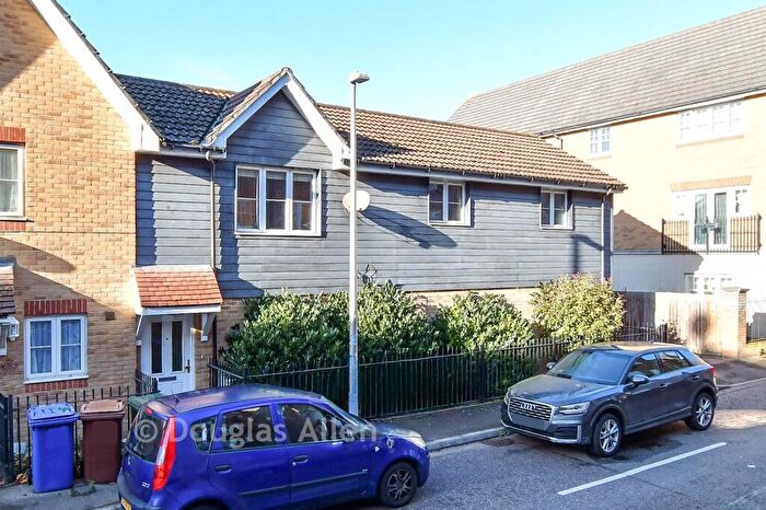 2 Bedroom Maisonette For Sale In Caspian Way, Purfleet, Essex, RM19
