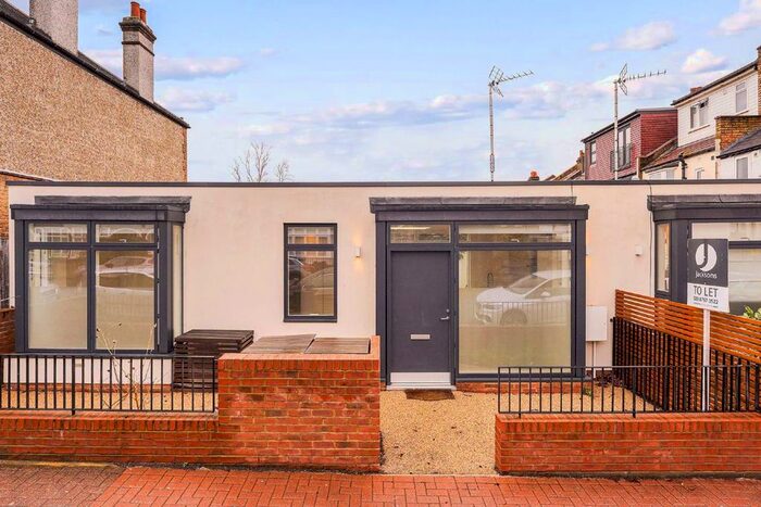 2 Bedroom Bungalow To Rent In Nimrod Road, London, SW16