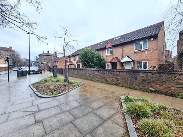 4 Bedroom Town House To Rent In Cephas Street, London, E1