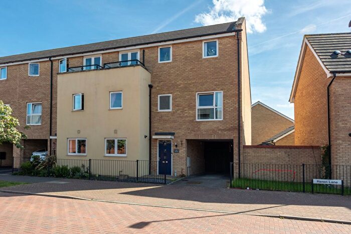 4 Bedroom End Of Terrace House For Sale In Heren Lane, Whitehouse, Milton Keynes, MK8
