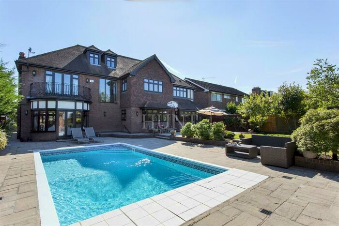 7 Bedroom Detached House To Rent In Hainault Road, Chigwell, Essex, IG7