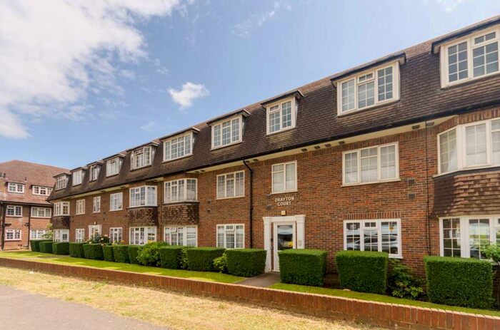 2 Bedroom Flat To Rent In Toby Way, Tolworth, Surbiton, KT5