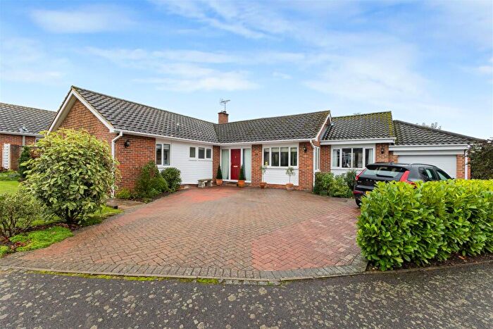 3 Bedroom Bungalow For Sale In Sallows Shaw, Sole Street, Cobham, DA13