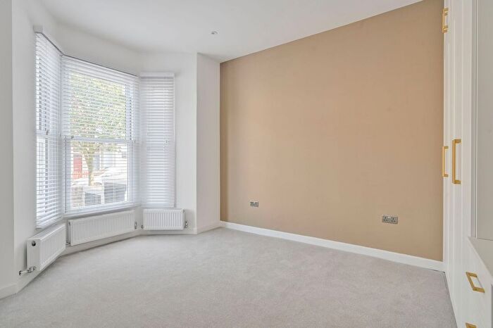 2 Bedroom Flat To Rent In Devonshire Road, Tooting, London, SW19