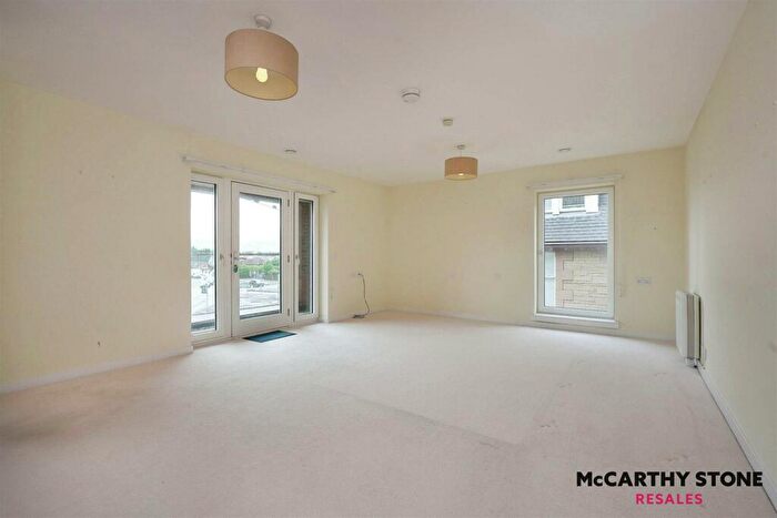 2 Bedroom Flat For Sale In Lyle Court, Barnton Grove, Edinburgh, EH4