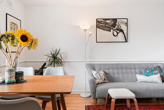 2 Bedroom Flat To Rent In Canonbury Crescent, Canonbury, N1