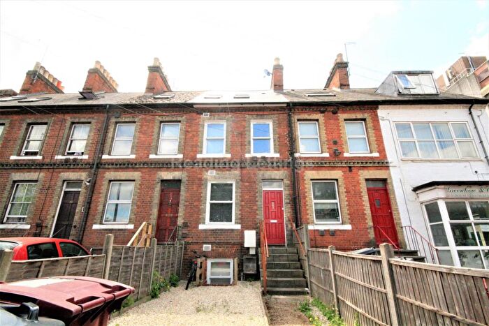 1 Bedroom Flat To Rent In Top Floor Flat, Kings Road, RG1
