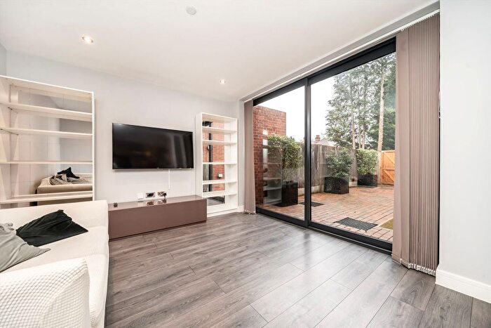 2 Bedroom Flat To Rent In Elm Park, Stanmore, HA7