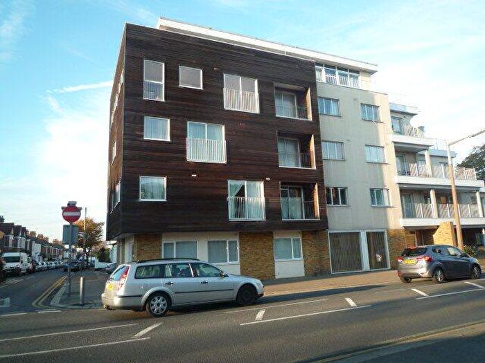 2 Bedroom Flat To Rent In Westcliff On Sea, Essex, SS0
