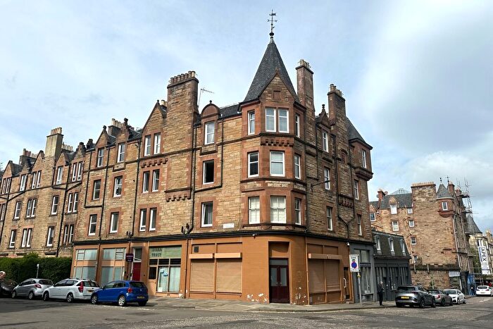 3 Bedroom Flat To Rent In Temple Park Crescent, Edinburgh, EH11