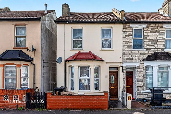 3 Bedroom End Terrace House For Sale In Wentworth Road, Croydon, CR0