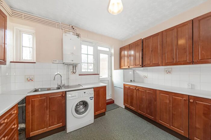 2 Bedroom Flat For Sale In Greenbay Road, London, SE7