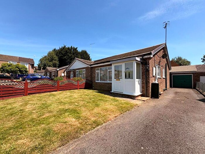 2 Bedroom Bungalow For Sale In Central Avenue, Woodford Halse, Northamptonshire, NN11