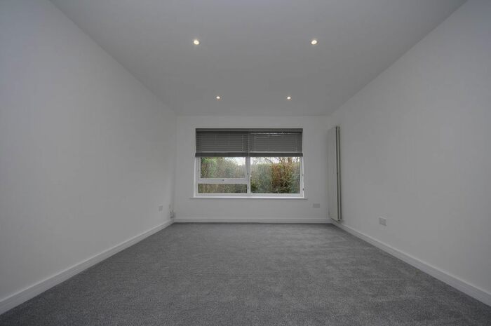 2 Bedroom Flat To Rent In Drood Close, Chelmsford, Essex, CM1