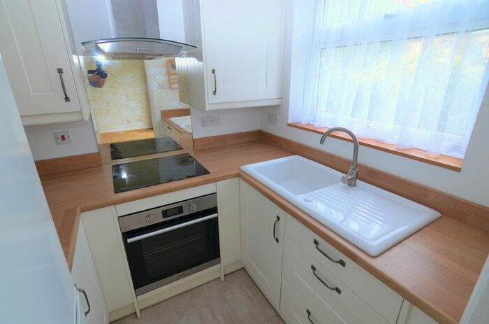 1 Bedroom Flat To Rent In The Park, Sidcup, DA14